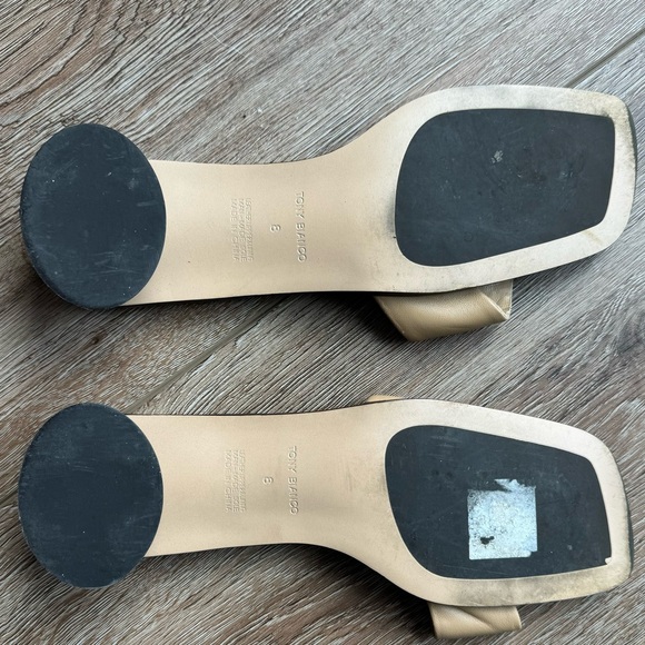 Chelsea Sandal - Tony Bianco (color: honey sheep Nappa) size 8 - Picture 3 of 3